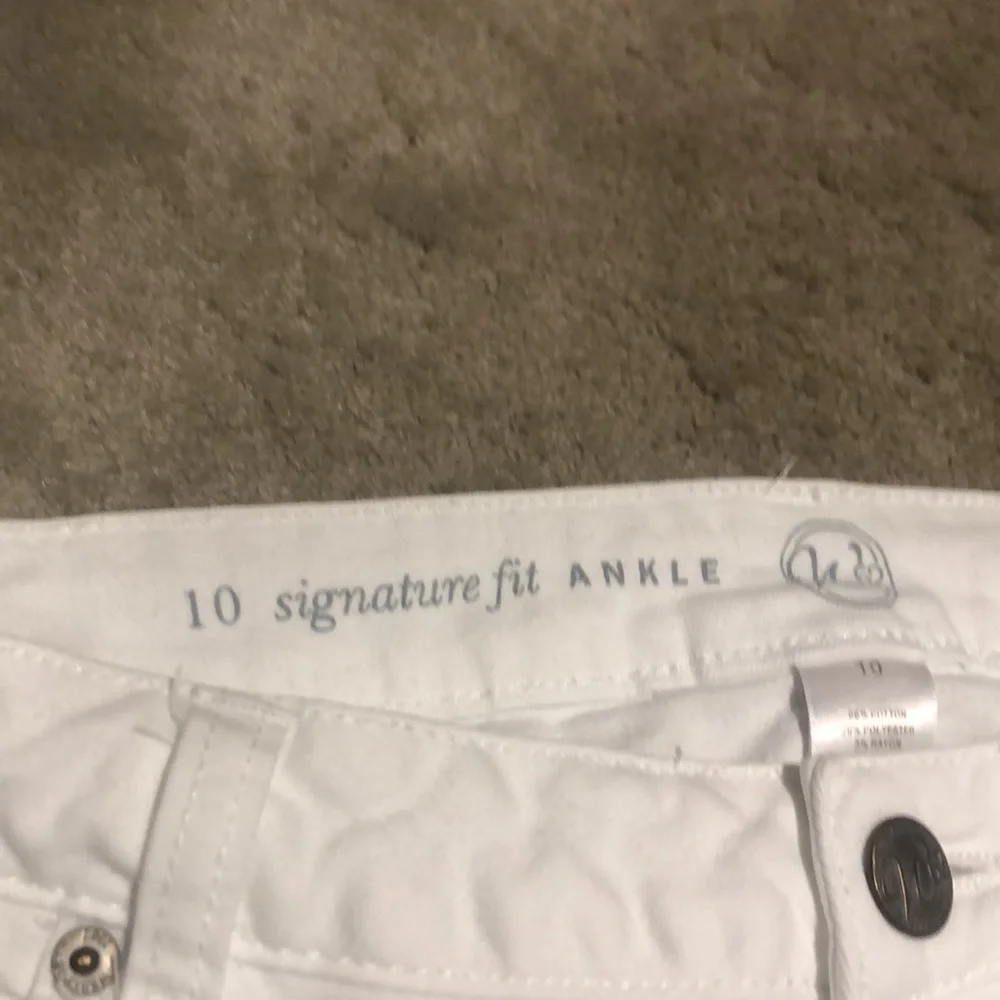 Cute summer white jeans with lace up, rivets at the hem.  Size 10 - Picture 5 of 8